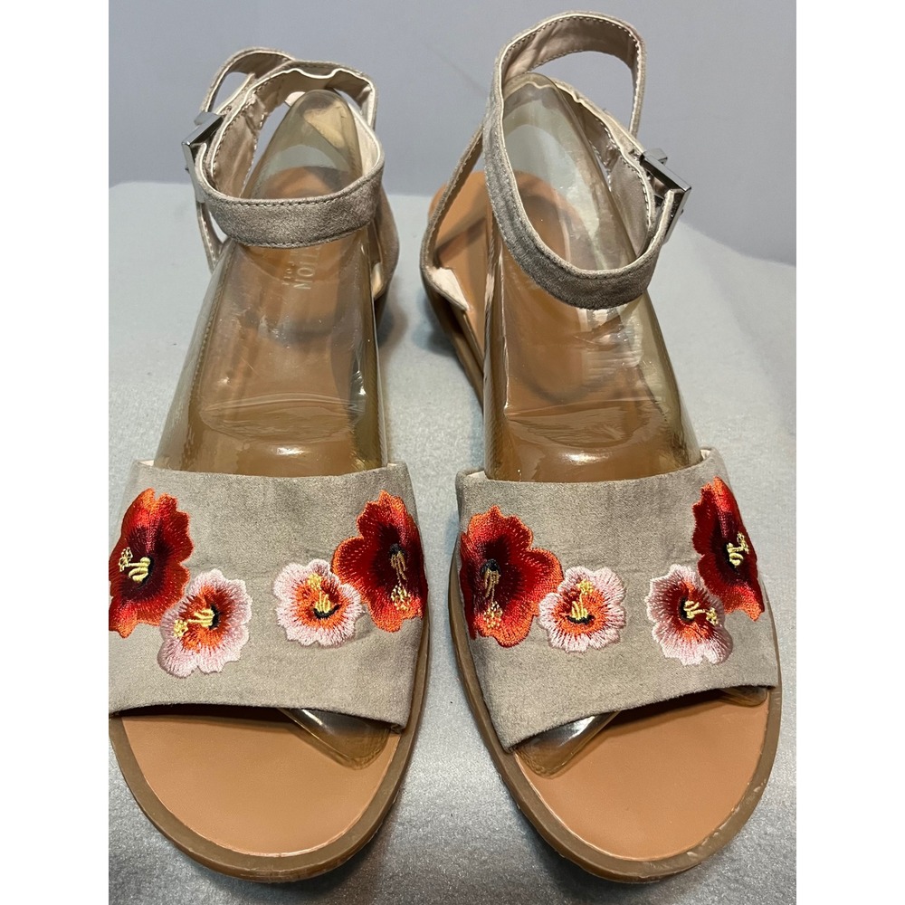 Kenneth Cole Reaction Jolly Women's Beige Embroidered Floral Wedge Sandals‎ 9.5M